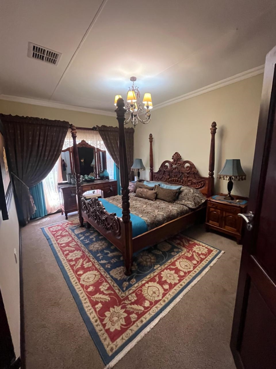 5 Bedroom Property for Sale in Christiana North West